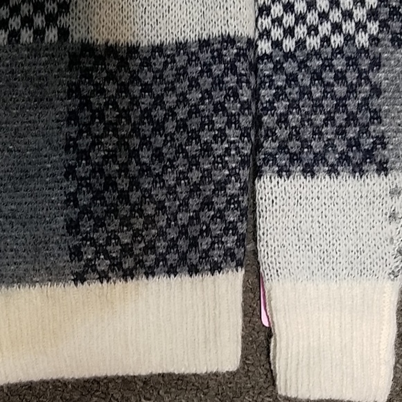 Abercrombie Sweater - Picture 8 of 8